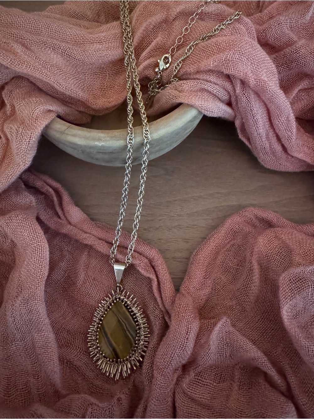 Vintage Kendra Scott Ellis necklace gold tone Tiger's eye spike teardrop - Picture 5 of 5